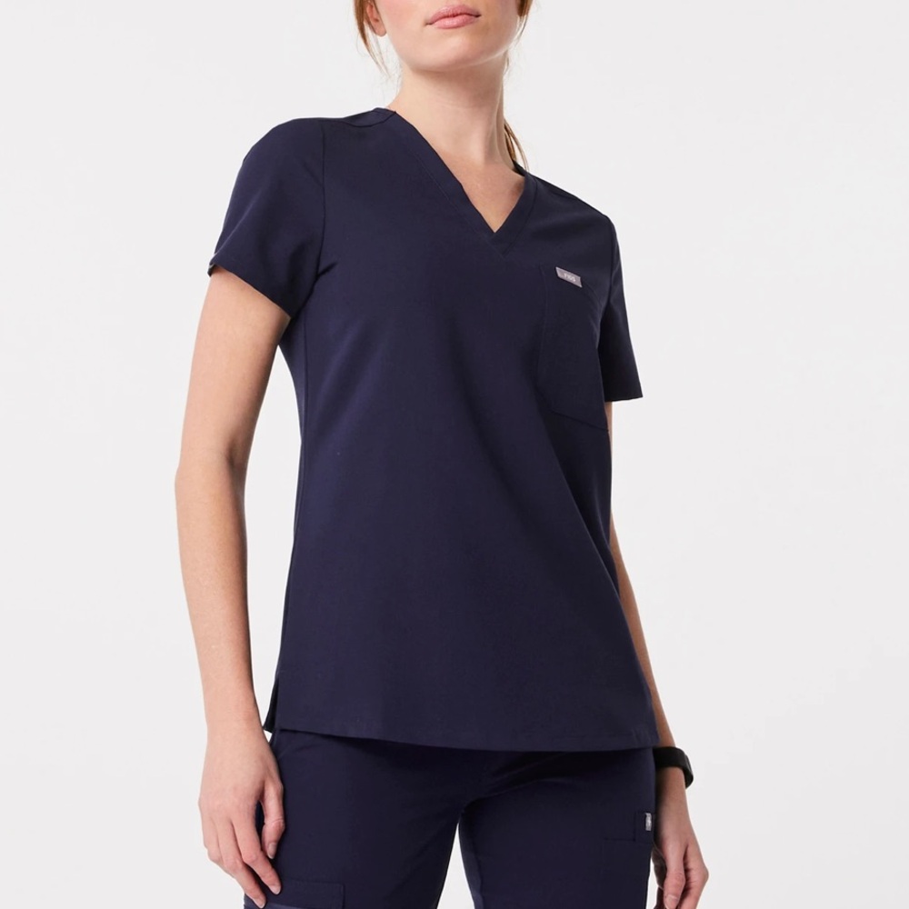 Figs | scrub top